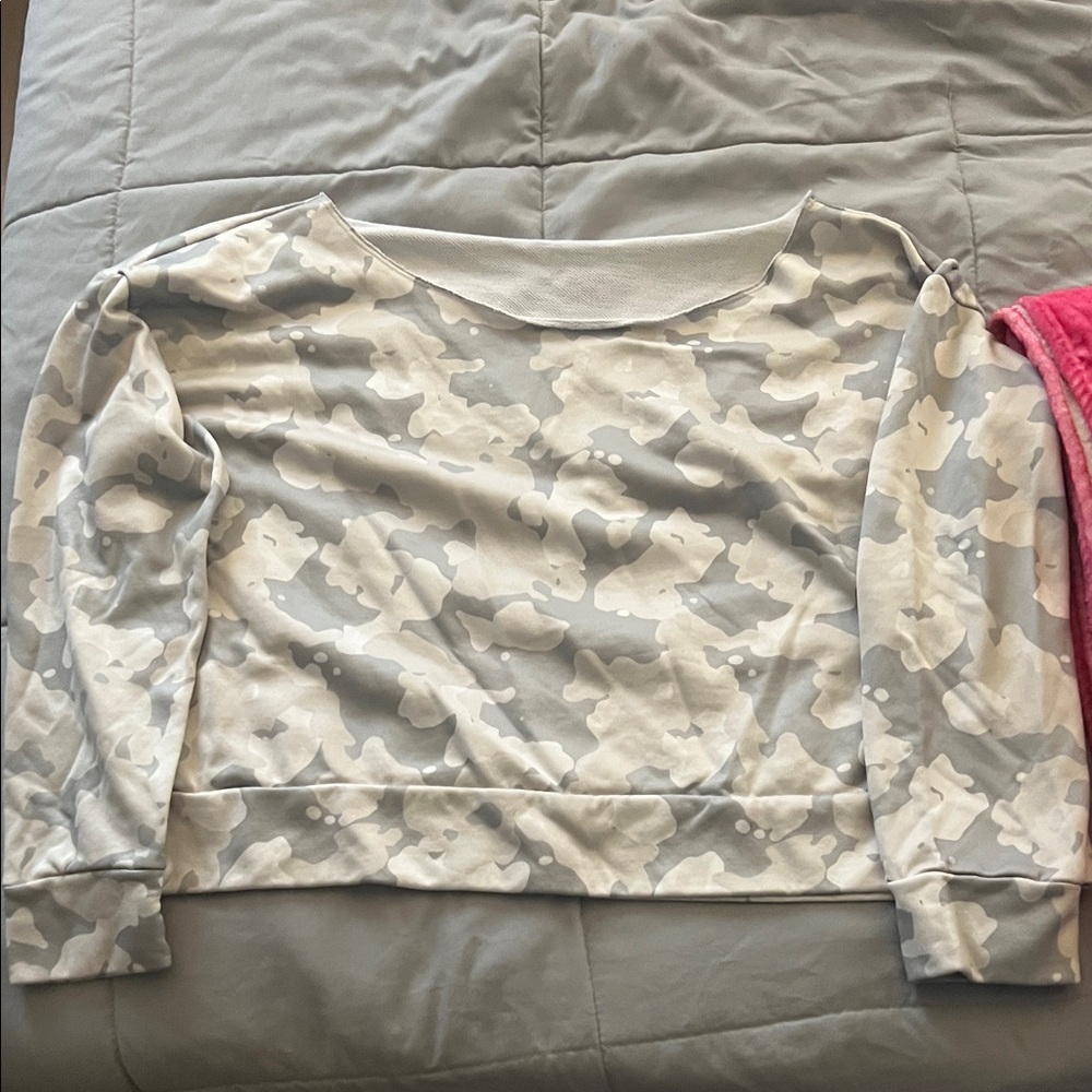 Earth Republic Gray and White oversized Camouflage Sweater